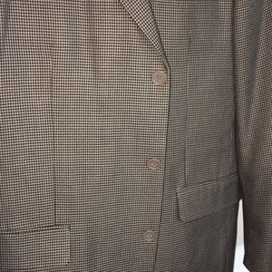 Aldolfo men’s sport coat. 40L. 2 buttons cracked.